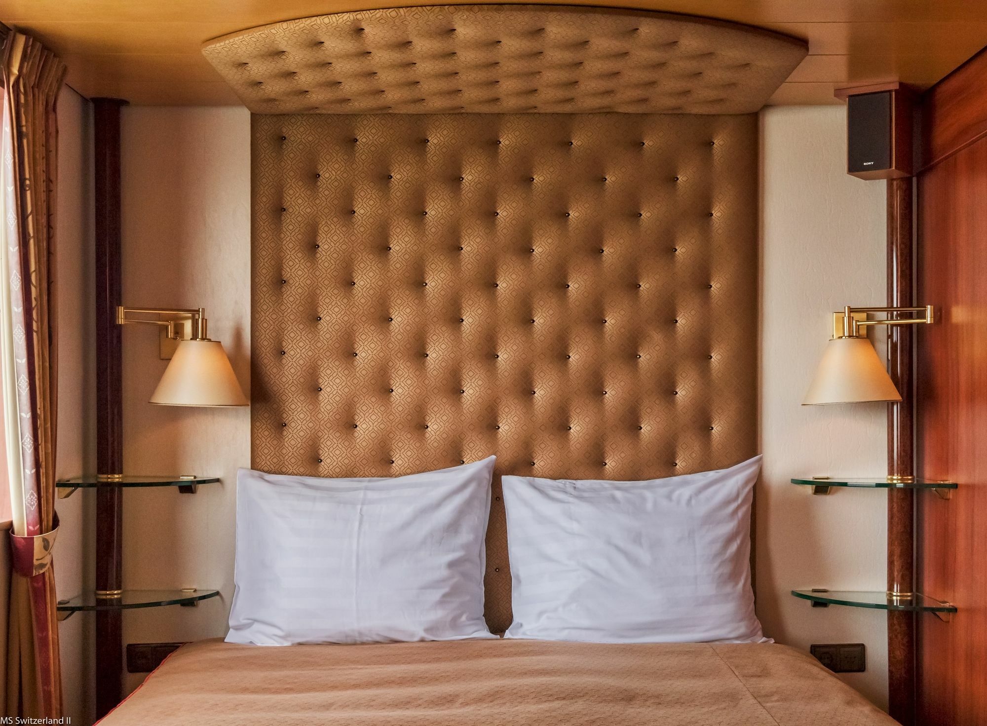 Hotel Knm Ms Switzerland Ii - Keulen